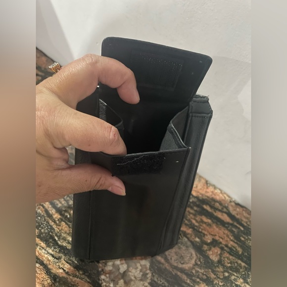 Authentic Fossil leather wallet/ mobile carrier. Used gently. Size large - Picture 6 of 9